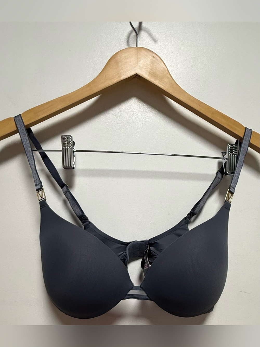 Victoria's Secret upift plunge/
plongeant size 32DD